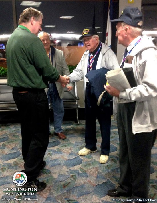 Huntington Vets Take Honor Flight to DC Huntington Vets Take Honor Flight to DC
